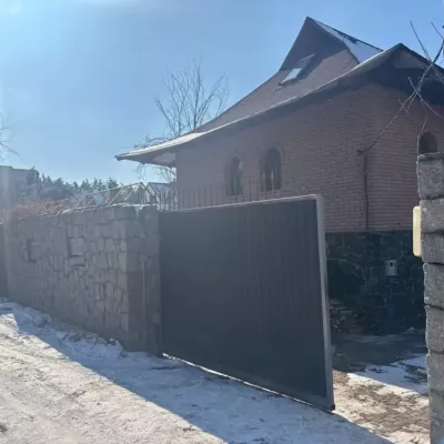Купити будинок - Київська обл., Приозерна вул.73, Чабани смт. Продаж нерухомості - Фастівський, вторинний ринок і новобуд недорого, ціна до 79000$, оголошення №1741643 фото 1